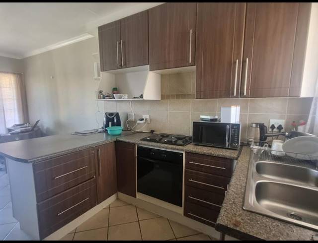 2 BEDROOM APARTMENT FOR SALE IN MOOIKLOOF RIDGE ESTATE
